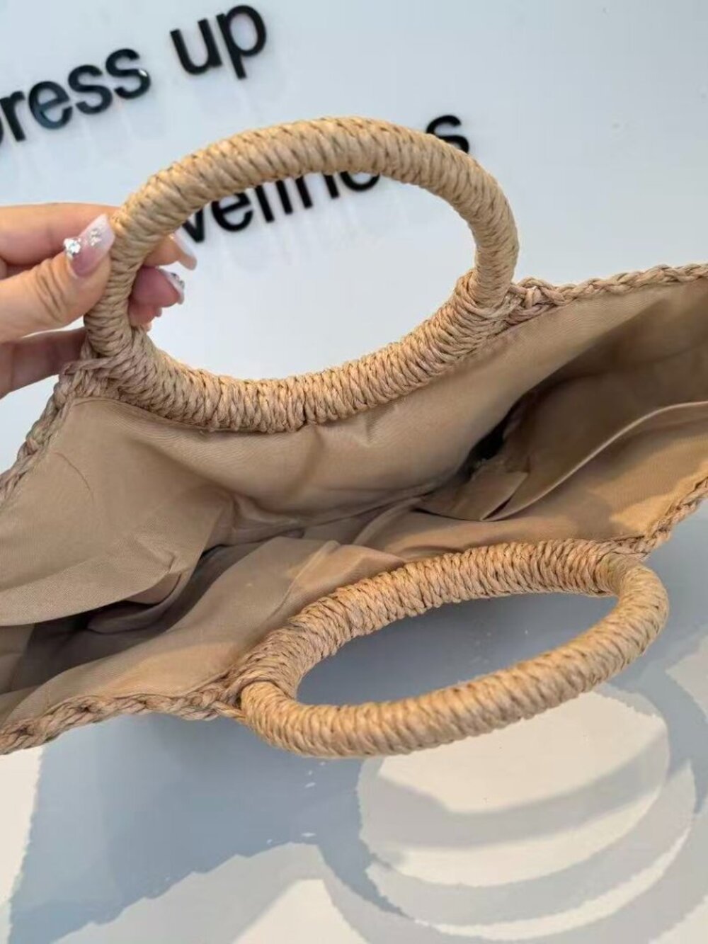 Saint Laurent's new straw bag - Picture 7 of 7